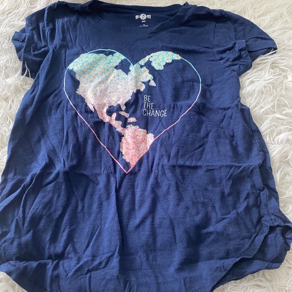 ✨6 Girls Shirts ✨ - Picture 4 of 8